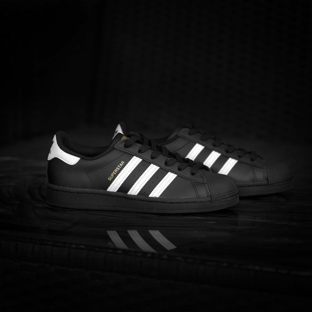 Inspiratie voor verschillende outfits met Adidas GSG schoenen: casual, kantoor en sportieve stijlen