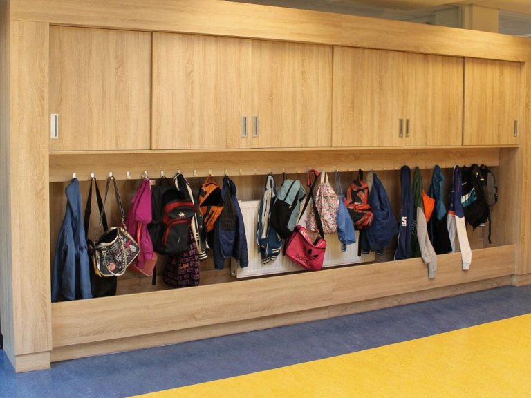 Home Op maat gemaakt schoolmeubilair met garderobe, kapstok en opbergkast voor optimale schoolinrichting